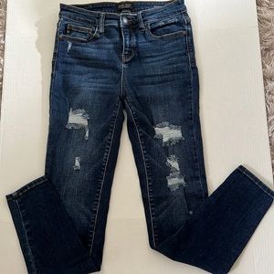 Judy Blue Distressed denim - Skinny fit